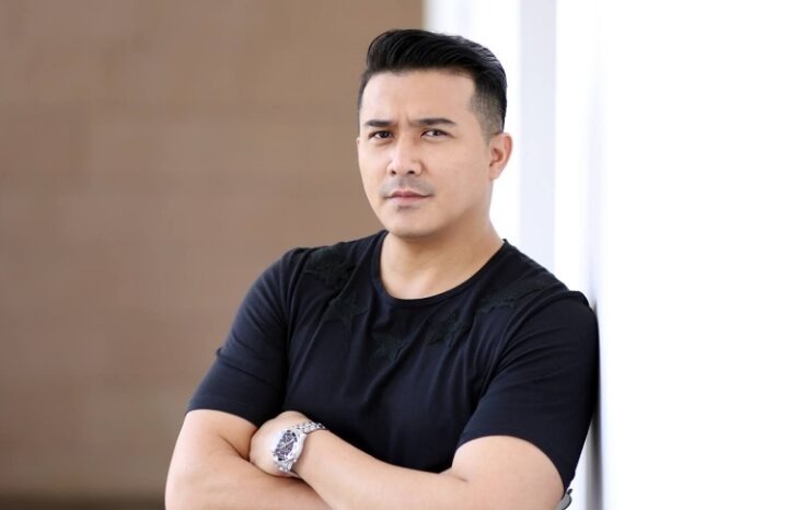 aaron aziz kayak warga singapura