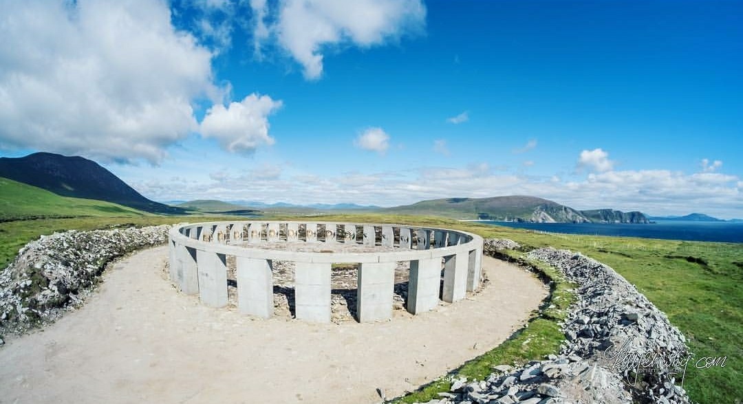 achill henge replika stonehenge