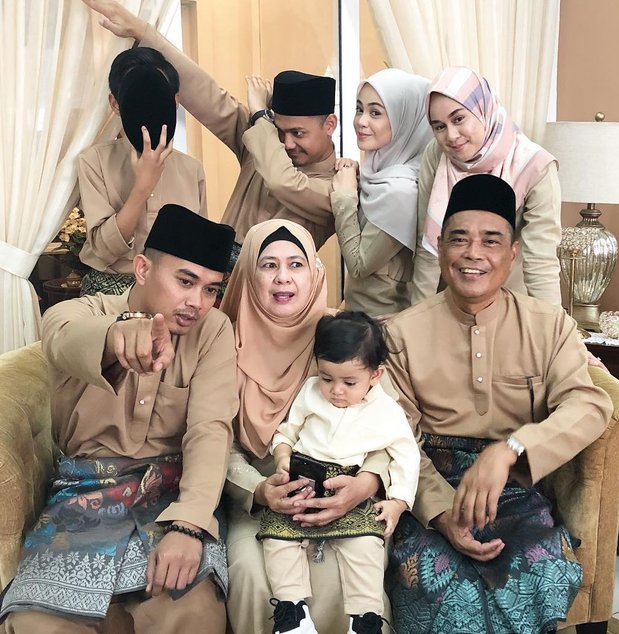 adik beradik ameera zaini