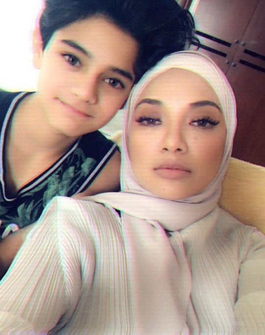 adik beradik neelofa