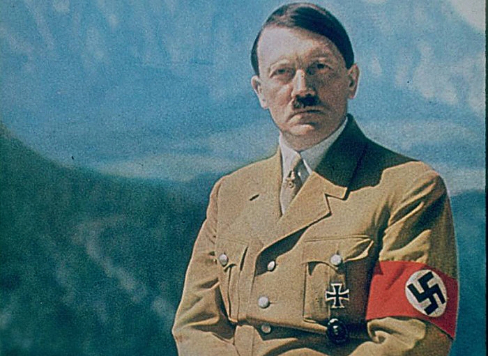 adolf hitler dan swastika