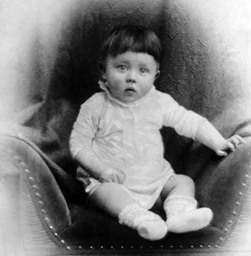 adolf hitler semasa kecil