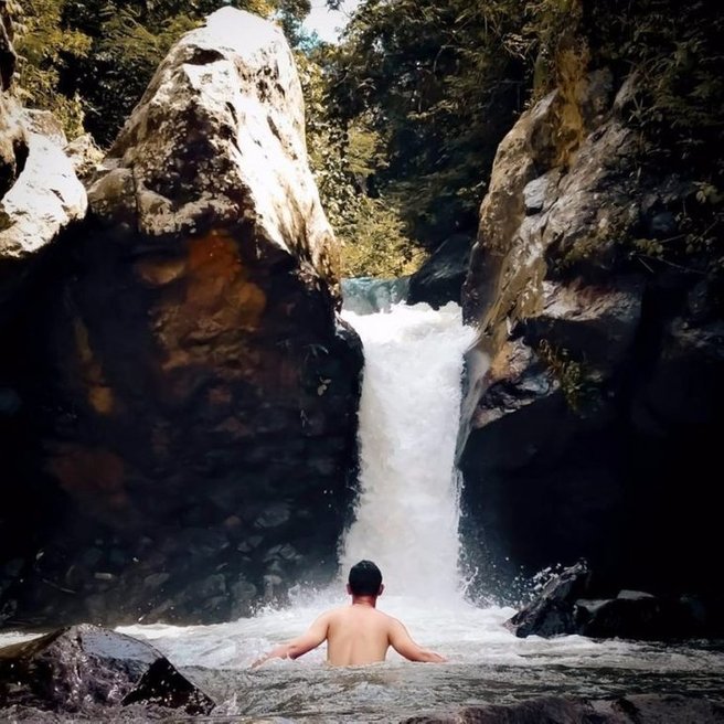 air terjun di kampung sampireun garut 928