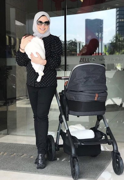 akhirnya zizie ezette dedah wajah anak kembar 3