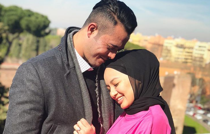 aksi neelofa lentok kepala di dada zul ariffin jadi perhatian 1