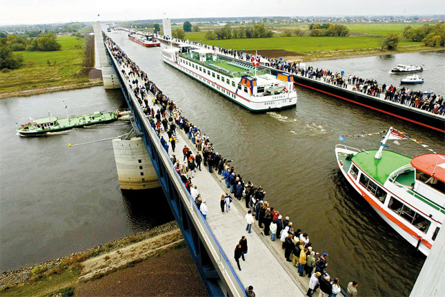 akueduk jambatan unik kreatif di seluruh dunia magdeburg jerman