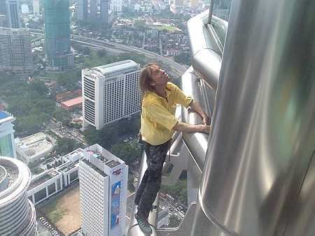 alain robert spiderman petronas twin towers malaysia 7