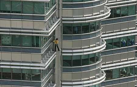 alain robert spiderman petronas twin towers malaysia 8