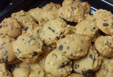 almond choc cookies