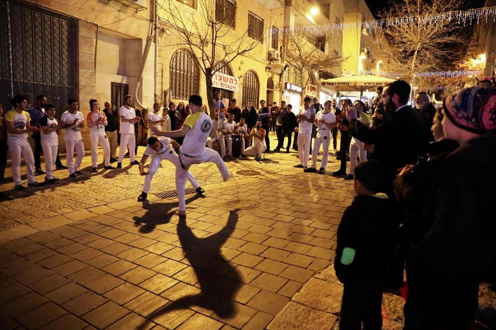 anak muda palestin dan yahudi berlatih capoeira