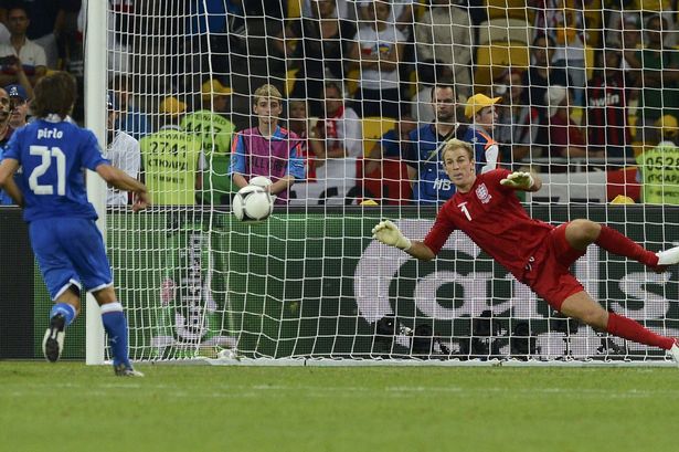 andrea pirlo melakukan panenka menewaskan joe hart