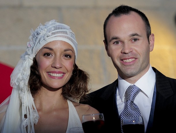 andres iniesta dan isteri