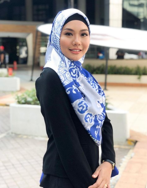 anim ezati rizki bertudung