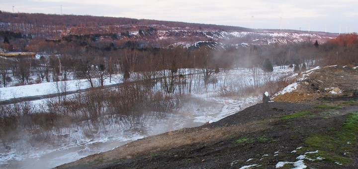 asap keluar dari tanah centralia 197