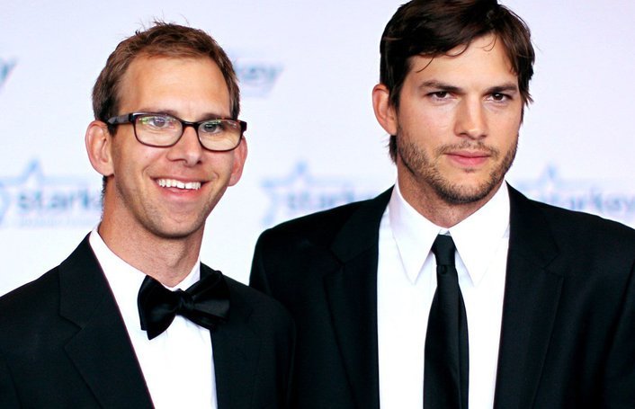 ashton kutcher bersama pasangan kembarnya michael 595