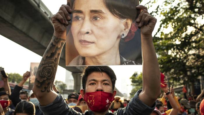 aung san suu kyi 560