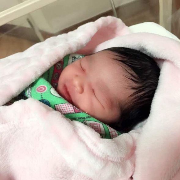 ayu raudhah selamat bersalin zaquan adha kongsi wajah comel anak 2