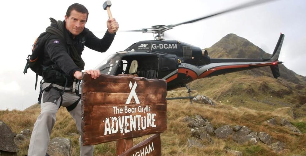 bear grylls jatuh payung terjun