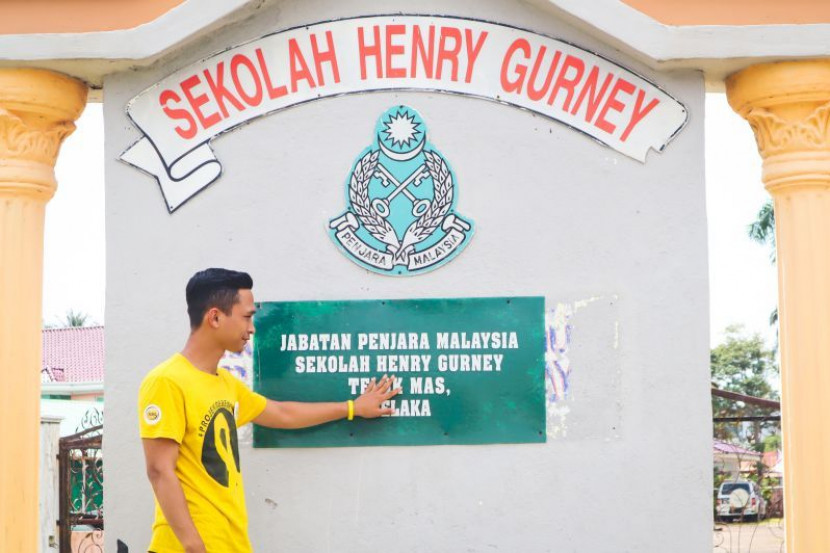 bekas pelatih sekolah henry gurney