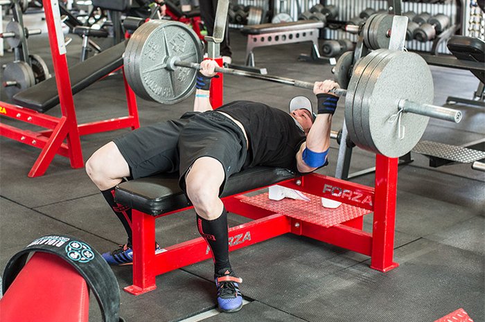 bench press besarkan otot dada