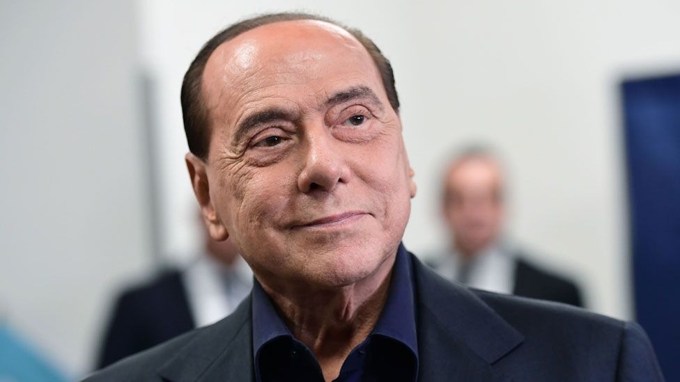 berlusconi penyanyi pemuzik