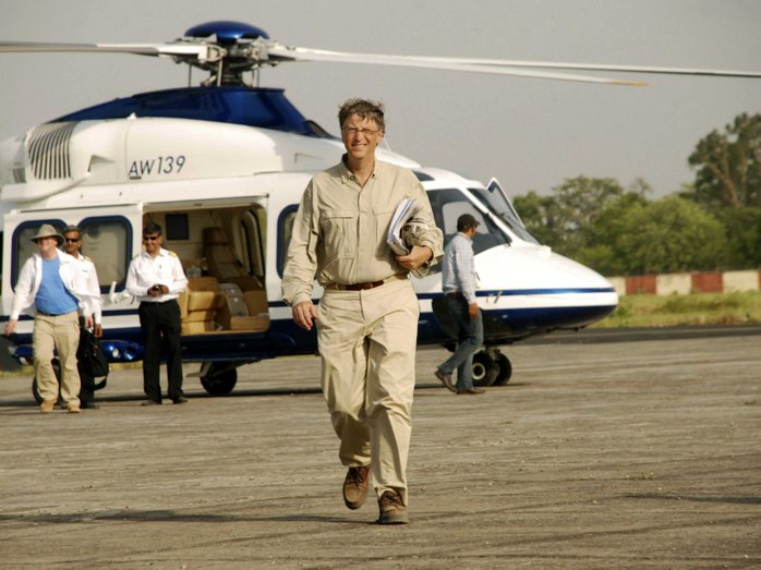 bill gates naik helikopter