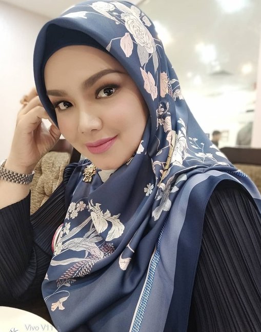 biodata dan latar belakang penyanyi siti nurhaliza 2