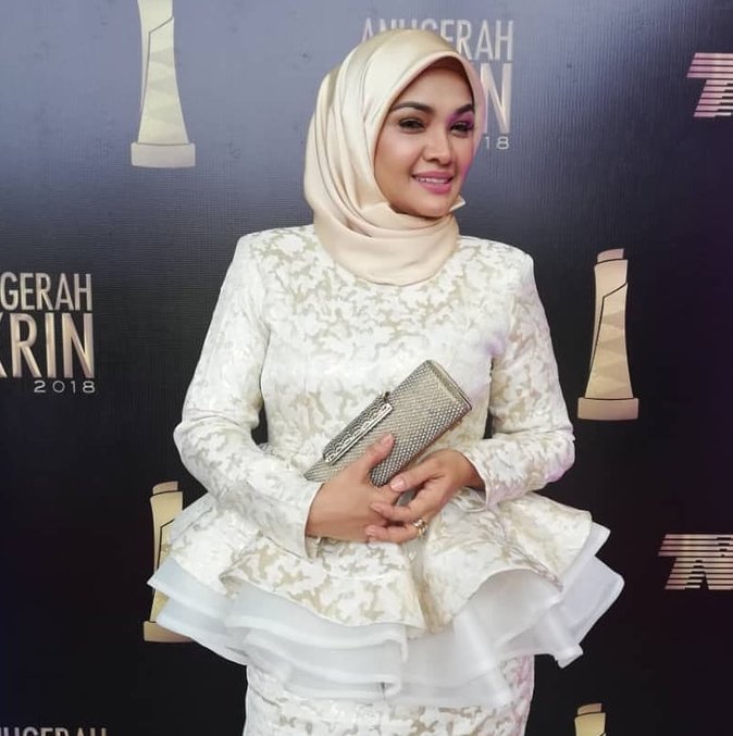 biodata zarina zainuddin pelakon drama 30 pesanan suara 4