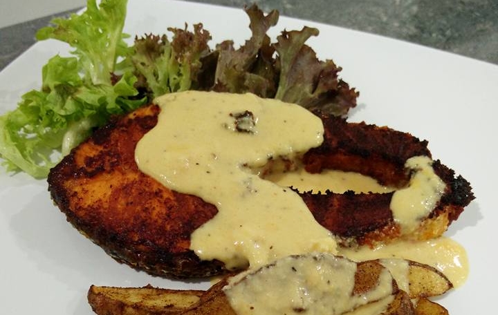 blackened salmon with garlic cream sauce 1