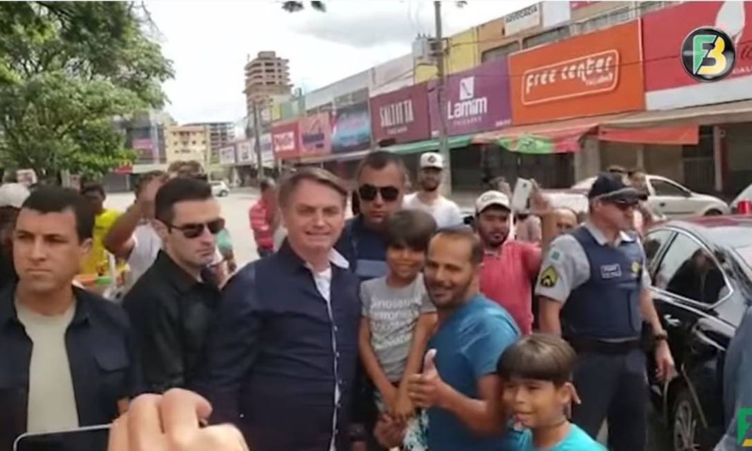 bolsonaro melawat orang ramai