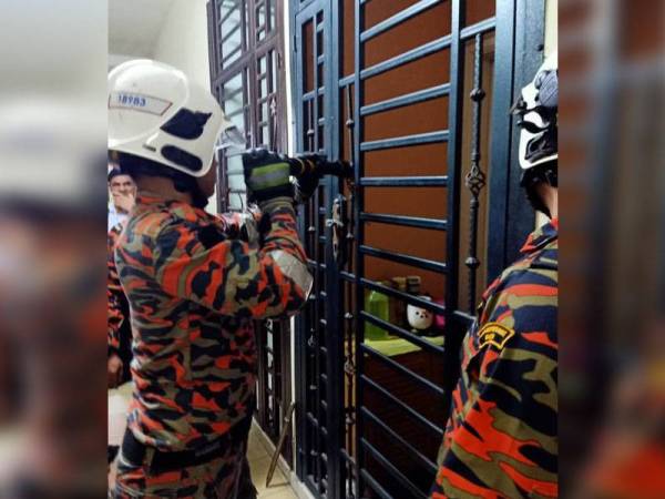 bomba pecah pintu rumah premis