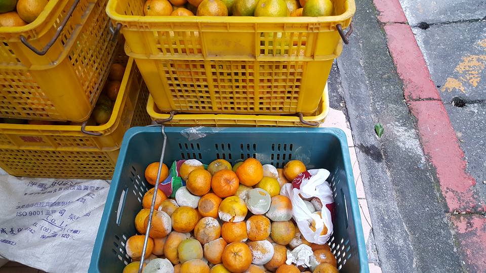 buah limau mandarin yang buruk