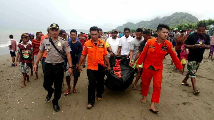 buaya bawa mayat ke pantai di indonesia