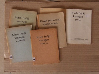 buku bible terjemahan bahasa