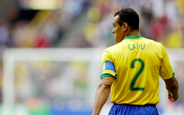 cafu pemain paling banyak terima kad