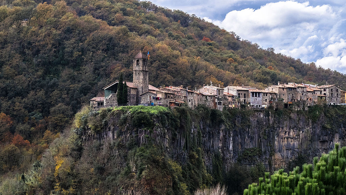 castellfollit de la roca in november