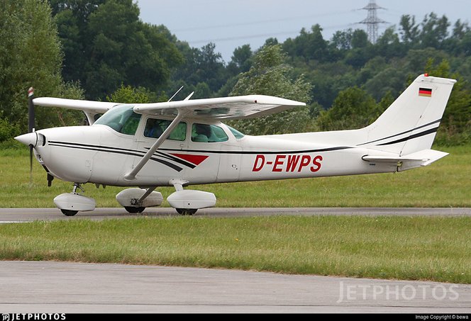 cessna 172 prngeluar kapal terbang