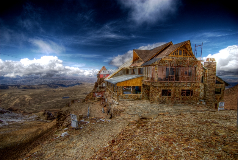 chacaltaya glacier ski resort bolivia