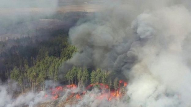 chernobyl terbakar ukraine