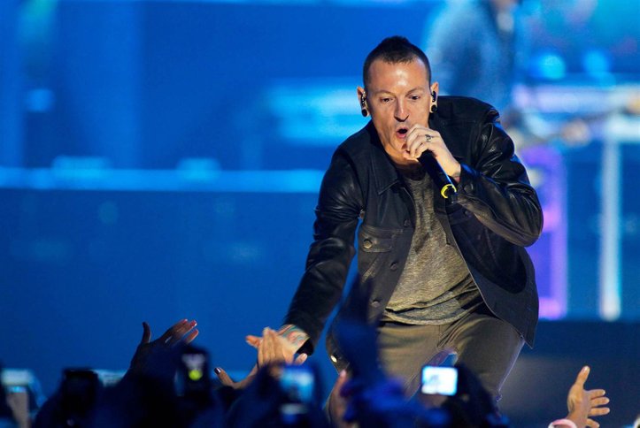 chester bennington vokalis linkin park bunuh diri 2