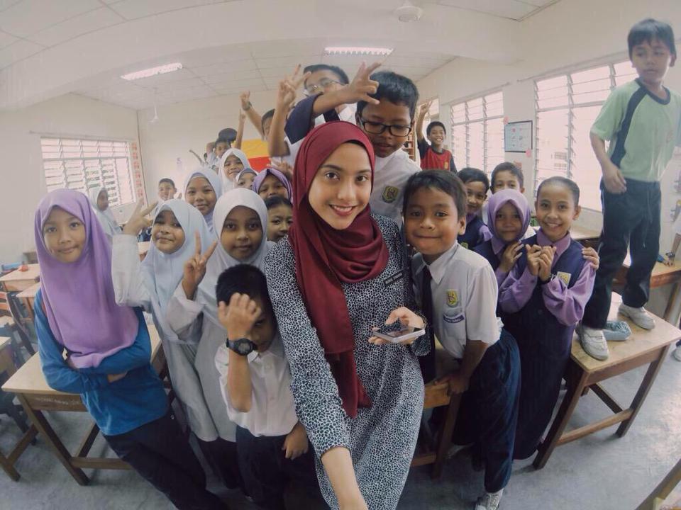 cikgu cantik lawa