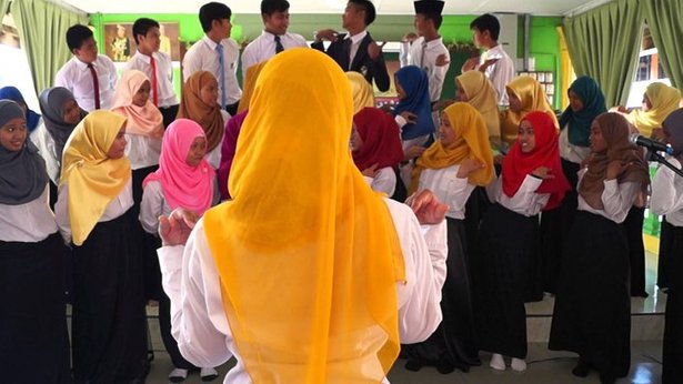 cikgu latih choral speaking