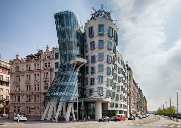 dancing house bangunan paling aneh dan pelik di dunia 3