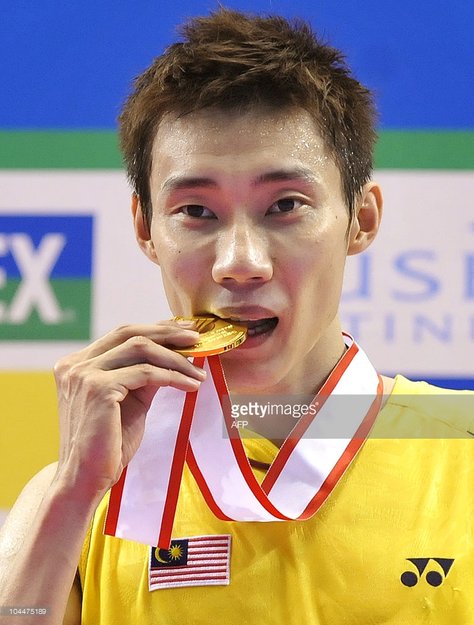 datuk lee chong wei menggigit pingatnya