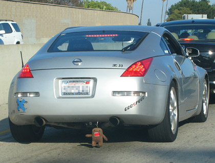 domo kun gantung belakang kereta