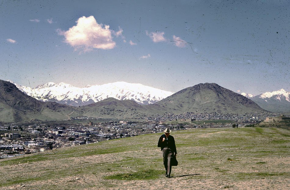 dr bill podlich di kaki gunung di kabul