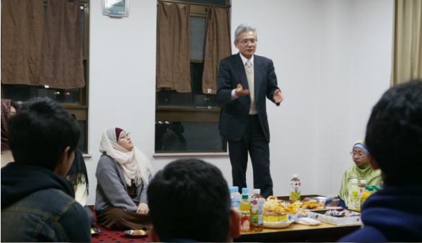 dr kamal okuda sedang berkongsi pengalamannya