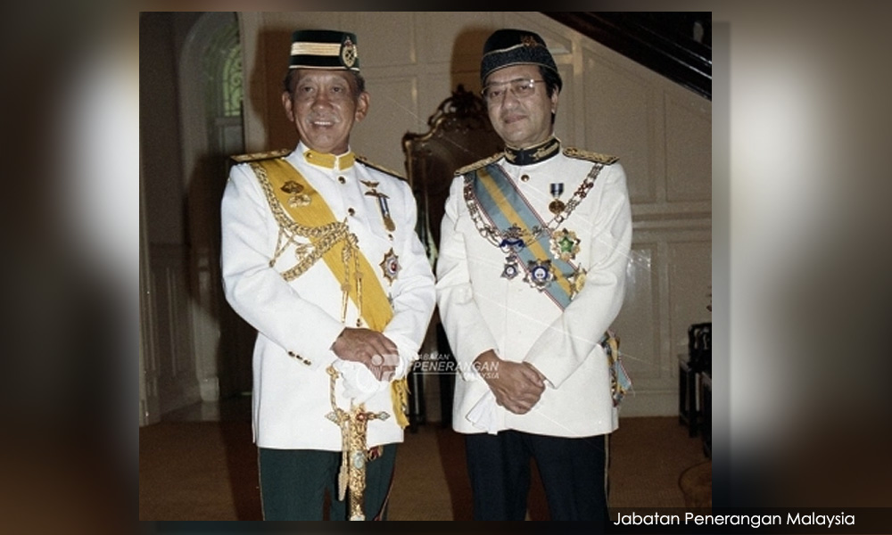 dr mahathir krisis perlembagaan negara