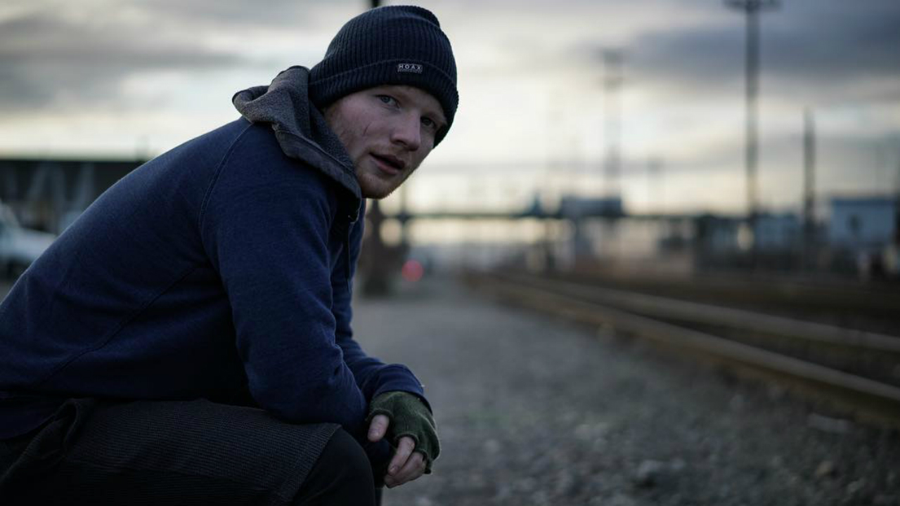 ed sheeran dalam video shape of you