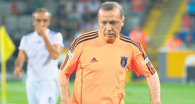 erdogan presiden turki main bola sepak